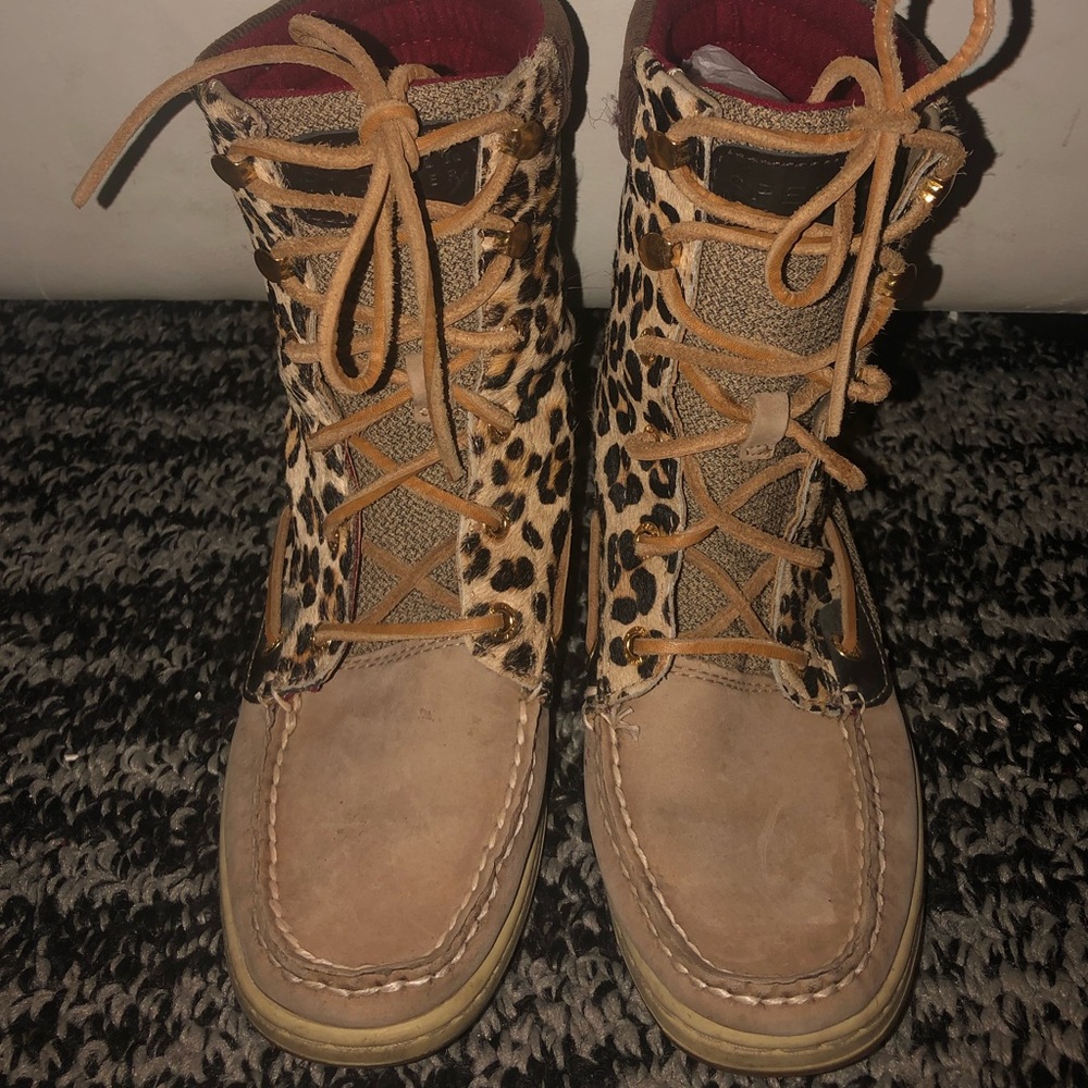 Women’s cheetah printed boots size 7